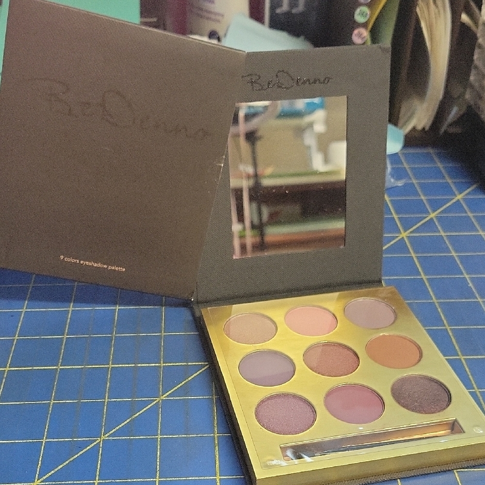 Be Denno Eyeshadow Palette 9  Shades New In Sleeve